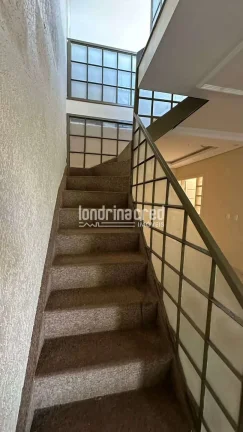 Imagem Casa ampla no Jardim das Palmeiras, zona norte de Londrina, com 3 quartos, 3 banheiros, churrasqueira, terraço e 178m² de área construída