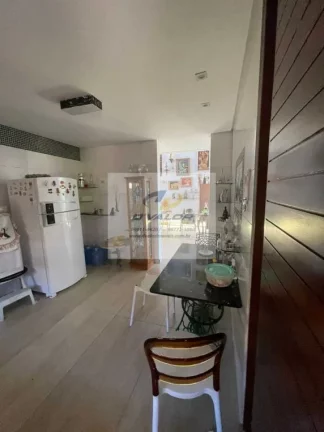 Imagem Vendo casa em condomínio fechado, com 360 m2, 5 quartos sendo 4 suítes, sala p/ 3 ambientes, 4 vgs