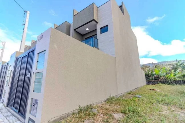 Imagem Sobrado novo com 2 suítes e 1 vaga de garagem, Sertão do Trombudo em Itapema/SC