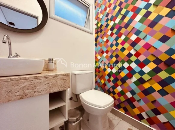 Imagem Casa Ã  venda em condomÃ­nio na cidade de Valinhos/SP.

Sobrado com design contemporÃ¢neo, com 3 suÃ...