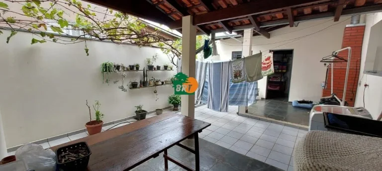 Imagem Casa para Venda em São Roque, Vila Santo Antônio, 2 dormitórios, 1 banheiro, 2 vagas