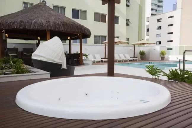 Imagem Apartamento com 3 suítes e 3 vagas de garagem no Centro de Balneário Camboriú