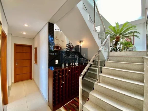 Imagem Casa com 607m² de área construída em terreno de 3,087m².
