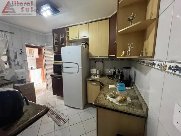Imagem Casa à venda em Praia Grande-SP, bairro Nova Mirim, 2 quartos, 1 sala, 2 banheiros, 2 vagas, 70m².
