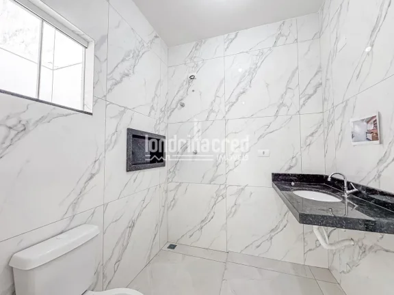 Imagem Casa geminada na Zona Oeste de Londrina com 3 dormitórios (1 suíte), sala ampla, cozinha, 2 banheiros, 2 vagas de garagem e 105m² em terreno de 150m²