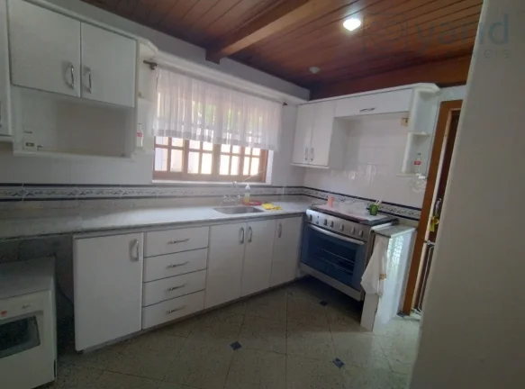 Imagem Imóvel de luxo no Condomínio Bosque de Grevílea em Vinhedo-SP: 3 quartos, 2 suítes, 3 salas, 3 banheiros, 4 vagas, 245m².