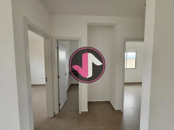 Imagem A casa dos seus sonhos está à venda em Várzea Grande, no bairro Petrópolis. Localizada no condom...