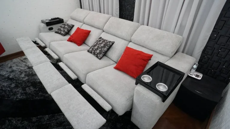 Imagem Sobrado 250 m² 3 Dormitórios sendo 2 Suítes Porteira Fechada