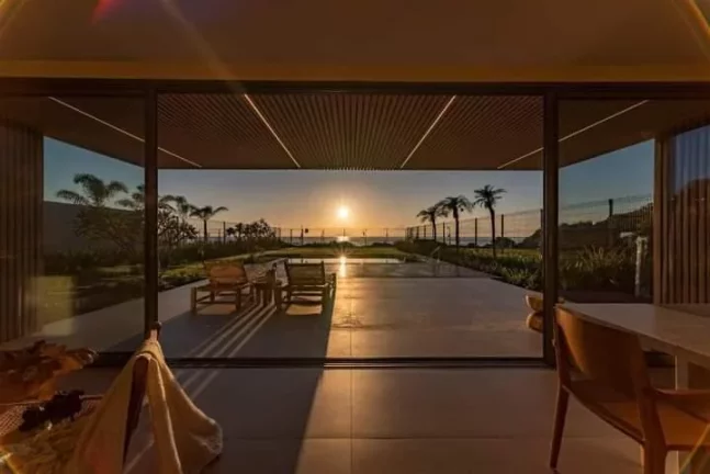 Imagem VENDE-SE MANSÃO DE LUXO NA PRAIA DO ESTALEIRO
