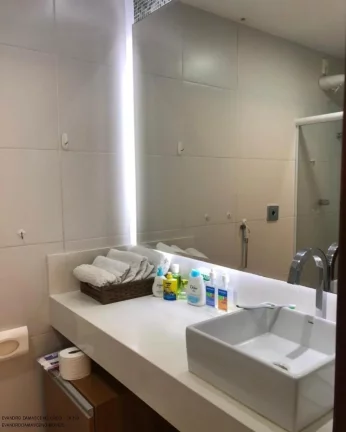 Imagem Imperdível Casa em Condomínio à Venda em Lauro de Freitas-BA, Recreio Ipitanga: 4 Quartos, 4 Suítes, 3 Salas, 1 Banheiro, 4 Vagas, 250m².