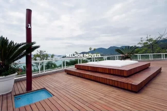 Imagem Casa Alto Padrão mobiliada e decorada á venda com 6 suítes e 8 vagas na Interpraias em Balneário Camboriú.
