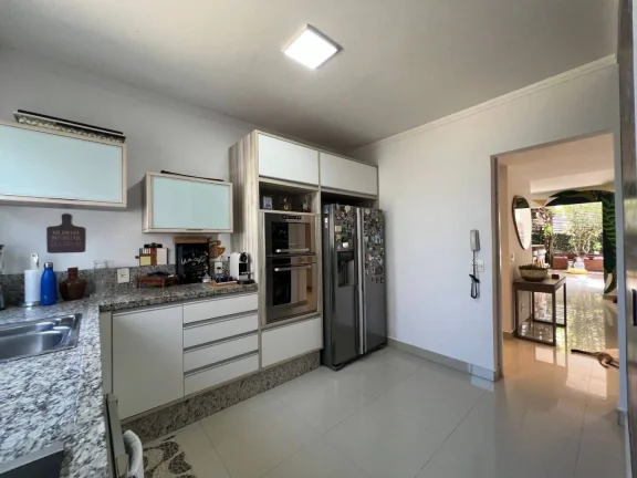 Imagem Casa com 5 quartos à venda, 180 m²