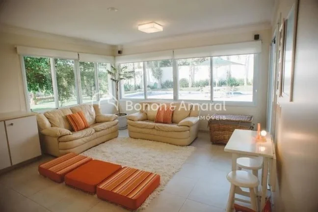 Imagem Casa de condomínio com 498 m² e 6 quartos