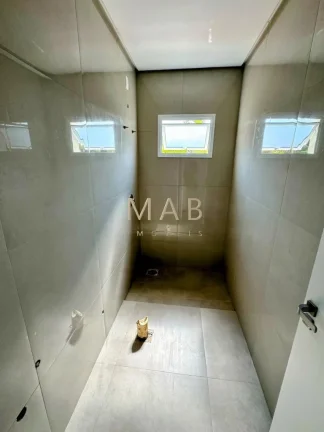 Imagem Imperdível casa de 3 quartos, 1 suíte, 2 salas, 2 banheiros, 2 vagas na cidade de Florianópolis-SC, bairro Ingleses do Rio Vermelho - 143m².