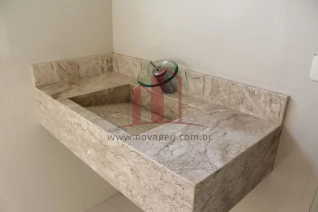 Imagem Imperdível! Casa em condomínio à venda no Real Park, Caieiras-SP. 2 quartos, 1 suíte, 1 sala, 4 banheiros, 6 vagas, 239m².