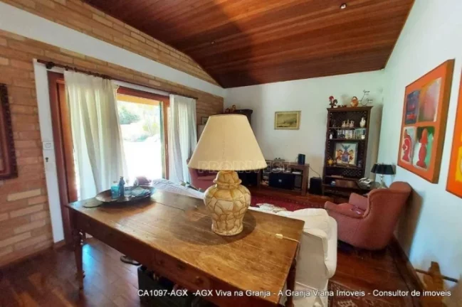 Imagem Belíssima propriedade com ares de Casa de Campo na Granja Viana!
