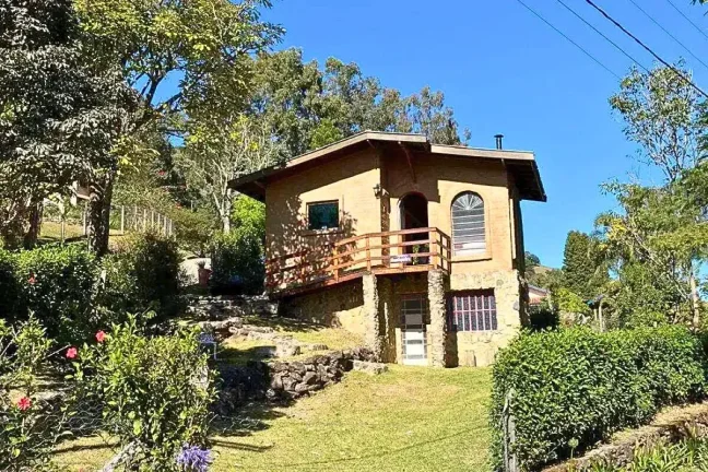 Imagem Casa Rústica de Montanha com Vista Aberta a 1.450 m de Altitude em São Bento do Sapucaí