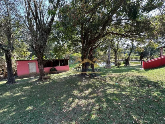 Imagem Chácara com 3 dormitórios à venda, 4000 m² por R$ 750.000,00 - Bairro Congonhal - Tatuí/SP