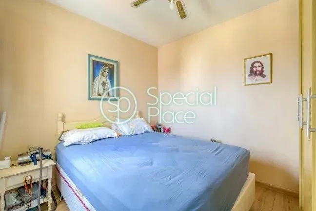 Imagem Apartamento com 3 dormitórios com armários, sendo 1 uma suíte, banheiro, ampla sala de visitas co...