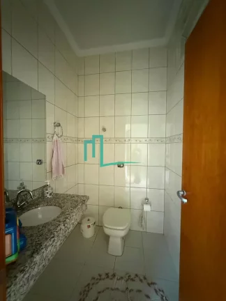Imagem Espetacular Casa à Venda em Franca-SP: 3 Quartos, 1 Suíte, 1 Sala, 3 Banheiros, 3 Vagas de Garagem, 200m² de Área.