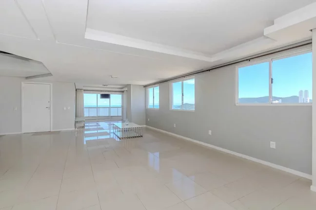 Imagem Cobertura triplex mobiliado com 5 suítes 3 vagas em Balneário Camboriú/SC
