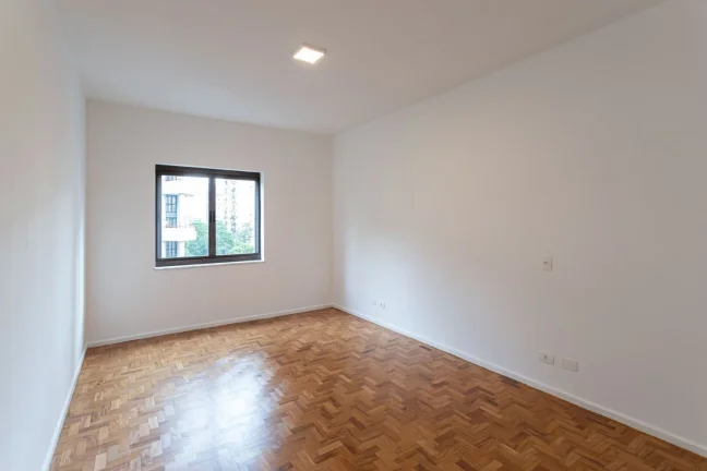Imagem Apartamento 187M² Reformado, 3Q, 1 Suíte, 2 Banheiros, 2 Vagas, Lavabo, Sol da Manhã, Portaria 24h, Academia, Salão de Festas.