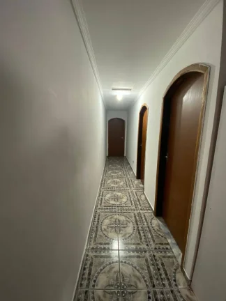 Imagem Sobrado com Design Funcional e Espaços Bem Distribuídos – Jardim Eliane