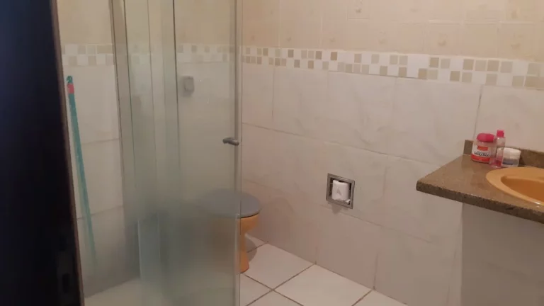 Imagem CASA NO BAIRRO JARDIM BRASILANDIA COM EDICULA NO FUNDO.