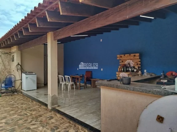 Imagem Casa à venda no Jardim Elza Amuí I, Uberaba: 2 dormitórios com suíte e varanda gourmet