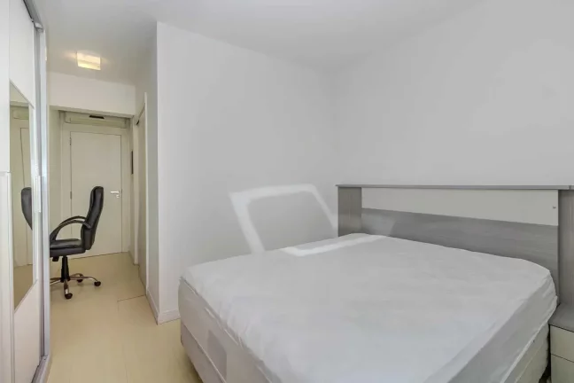 Imagem Apartamento mobiliado de 3 suítes sendo 2 demi e 2 vagas de garagem no Centro de Balneário Camboriú