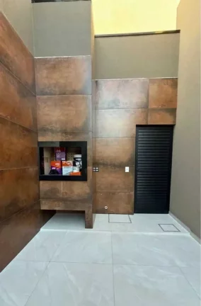 Imagem Casa recém-construída com 2 suítes, 2 vagas e sala comercial – Morretes, Itapema