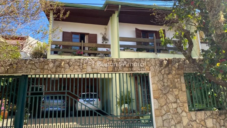 Imagem Esta encantadora residência oferece um espaço amplo e confortável, com quatro dormitórios, sendo...
