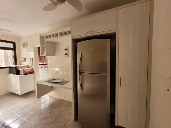Imagem APARTAMENTO AMPLO COM 3 SUÍTES E PEQUENA VISTA PARA O MAR
