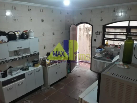 Imagem Casa Comercial para Locação na Penha de França - São Paulo-SP: 6 Salas, 3 Banheiros, 1 Vaga de Garagem!