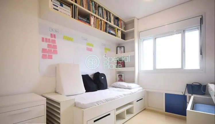 Imagem Amplo apartamento à venda com 4 quartos, sendo 3 suítes, e 5 banheiros no total. Este apartamento ...
