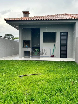 Imagem Casa com 3 Quartos 1 Suíte, Pé Direito Duplo e Amplo Quintal - em São José