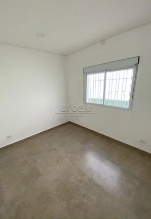 Imagem Casa comercial bem ampla com 250 M² com 5 salas, 3 lavabos, cozinha, 4 vagas de garagem, quintal e ...