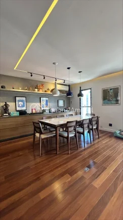 Imagem **Apartamento à Venda no Cambuí - 193m² | Reformado, Moderno, conceito integrado**.

- 193m², an...