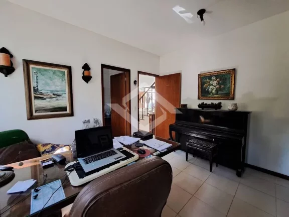 Imagem Casa Triplex Colonial - 4 suítes- 300m² - Vargem Grande