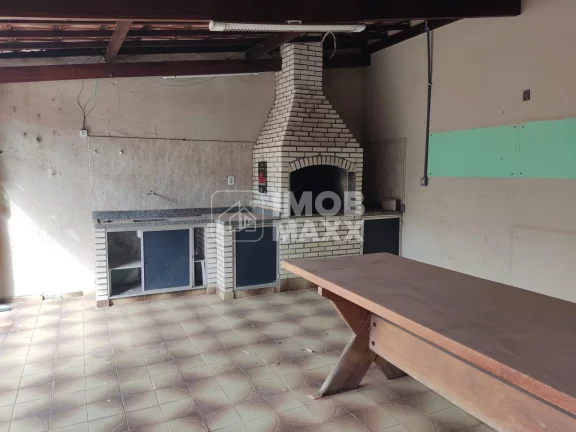 Imagem Casa à venda em Taguatinga Norte: 280m², 3 quartos, 1 suíte, 3 banheiros. Oportunidade por R$700 mil!