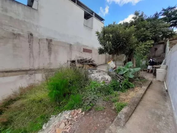 Imagem Ótima oportunidade! Lote murado de 160m2 com materiais de construção no bairro Caiçaras, Barbacena