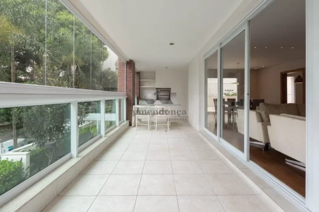 Imagem Apartamento de Alto Padrão na Rua Wanderley, 3 suítes e 4 vagas, 350m²