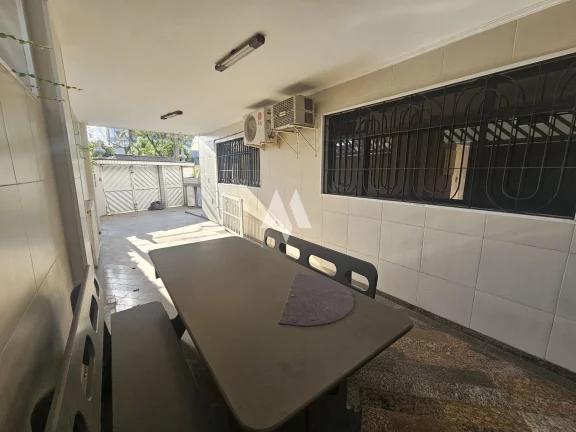 Imagem Sobrado Amplo com piscina e de esquina!