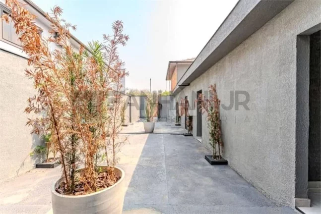 Imagem Casa Comercial para Locação em Jardim Paulista, São Paulo-SP: 8 Salas, 4 Banheiros, 10 Vagas de Garagem, 550 m² de Área.