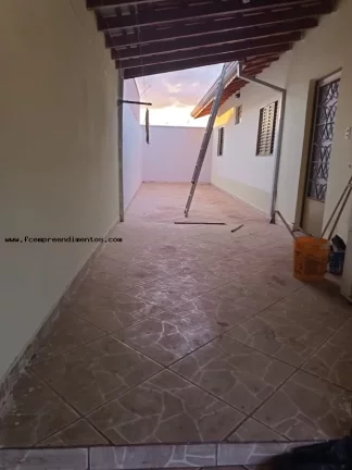 Imagem Casa para Venda em Limeira, Jardim Ipanema, 2 dormitórios, 1 banheiro, 2 vagas