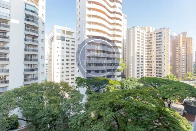 Imagem Oportunidade única em Moema: Apartamento de alto padrão com 4 quartos, 3 suítes e 155m² - São Paulo-SP