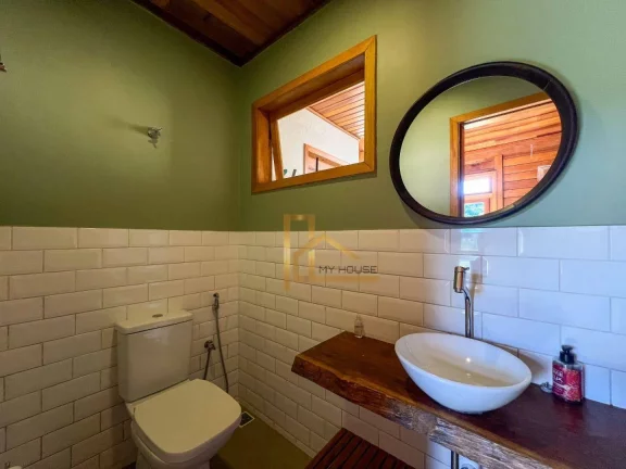 Imagem Casa Linear com 4 quartos e lazer privativo dentro de condomínio de Teresópolis