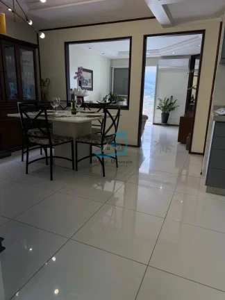 Imagem Apartamento com 3 dormitórios a venda a poucos metros do mar na praia da Toninhas em Ubatuba.