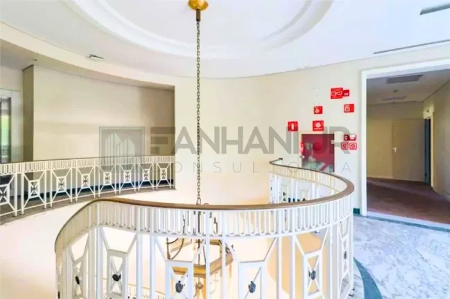 Imagem Casa Comercial para Locação em São Paulo-SP, no Jardim América: 10 Salas, 5 Banheiros, 20 Vagas de Garagem, 835m² de Área