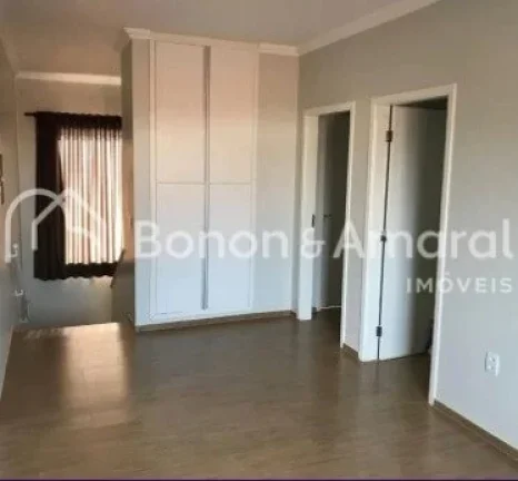 Imagem Este lindo sobrado está localizado em condomínio fechado, oferecendo toda a segurança e tranquili...